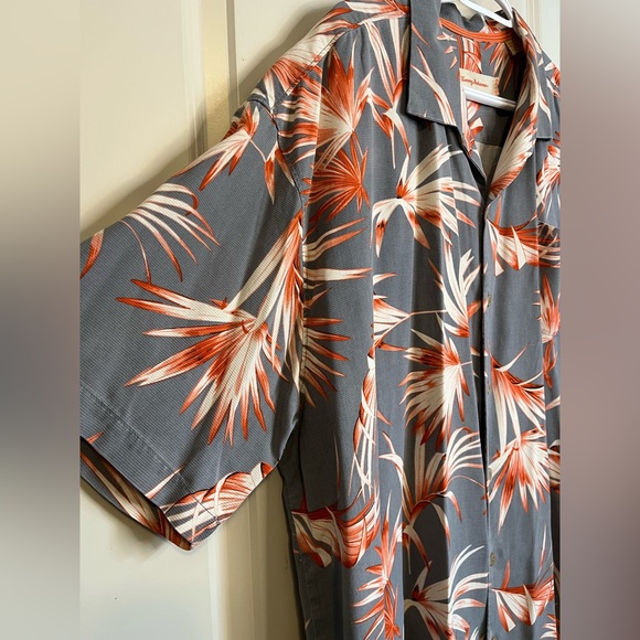 Tommy Bahama 100% Silk Printed Short Sleeve Shirt - Picture 3 of 6
